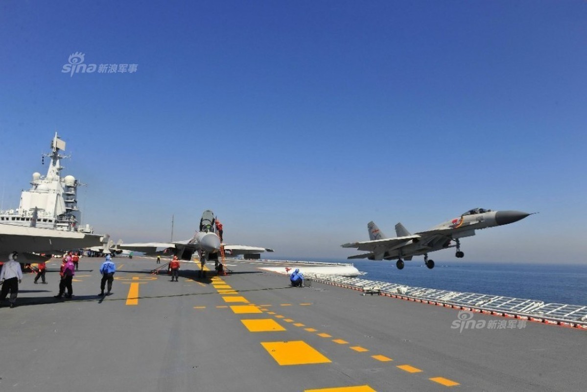 Anh: Tiem kich J-15 Trung Quoc bay tro lai sau tai nan-Hinh-3