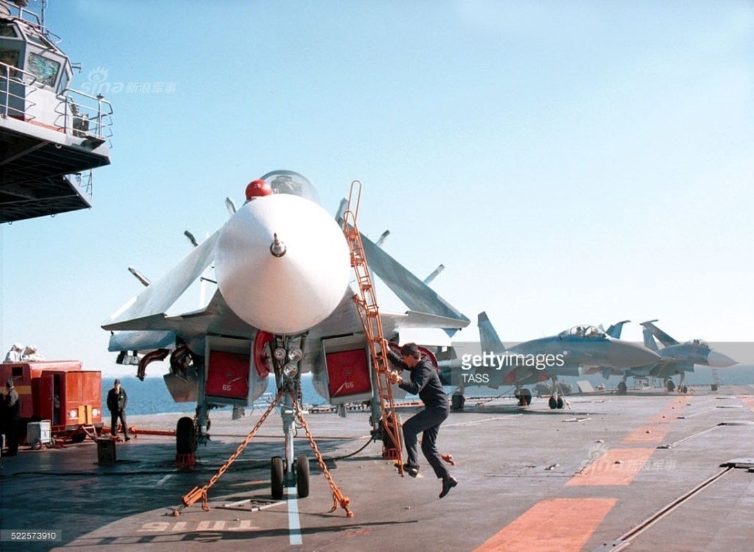 Anh: Tau san bay Kuznetsov don tiem kich ham MiG-29K-Hinh-11