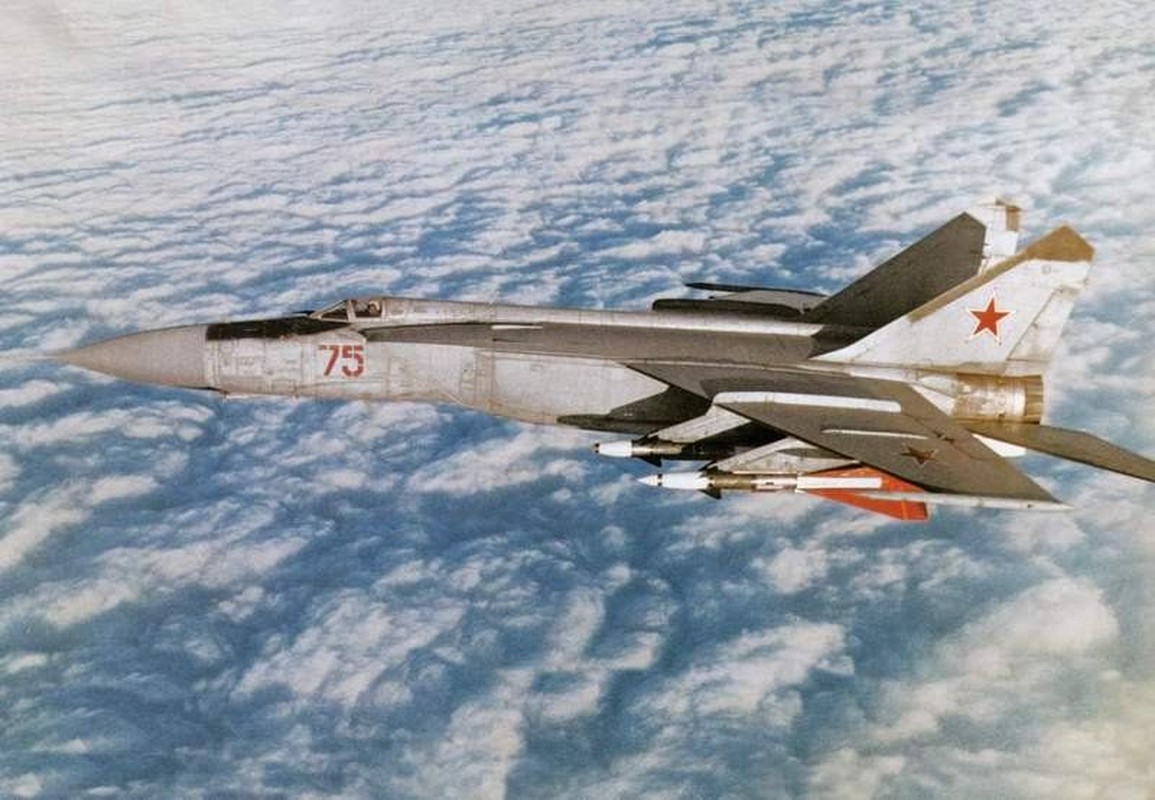 Tiem kich MiG-25: “Qua lua” vi dai cua Lien Xo-Hinh-3