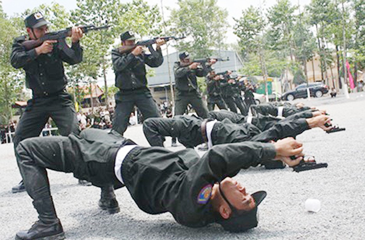 Bat ngo kho sung cua Canh sat Co dong Viet Nam (5)-Hinh-14