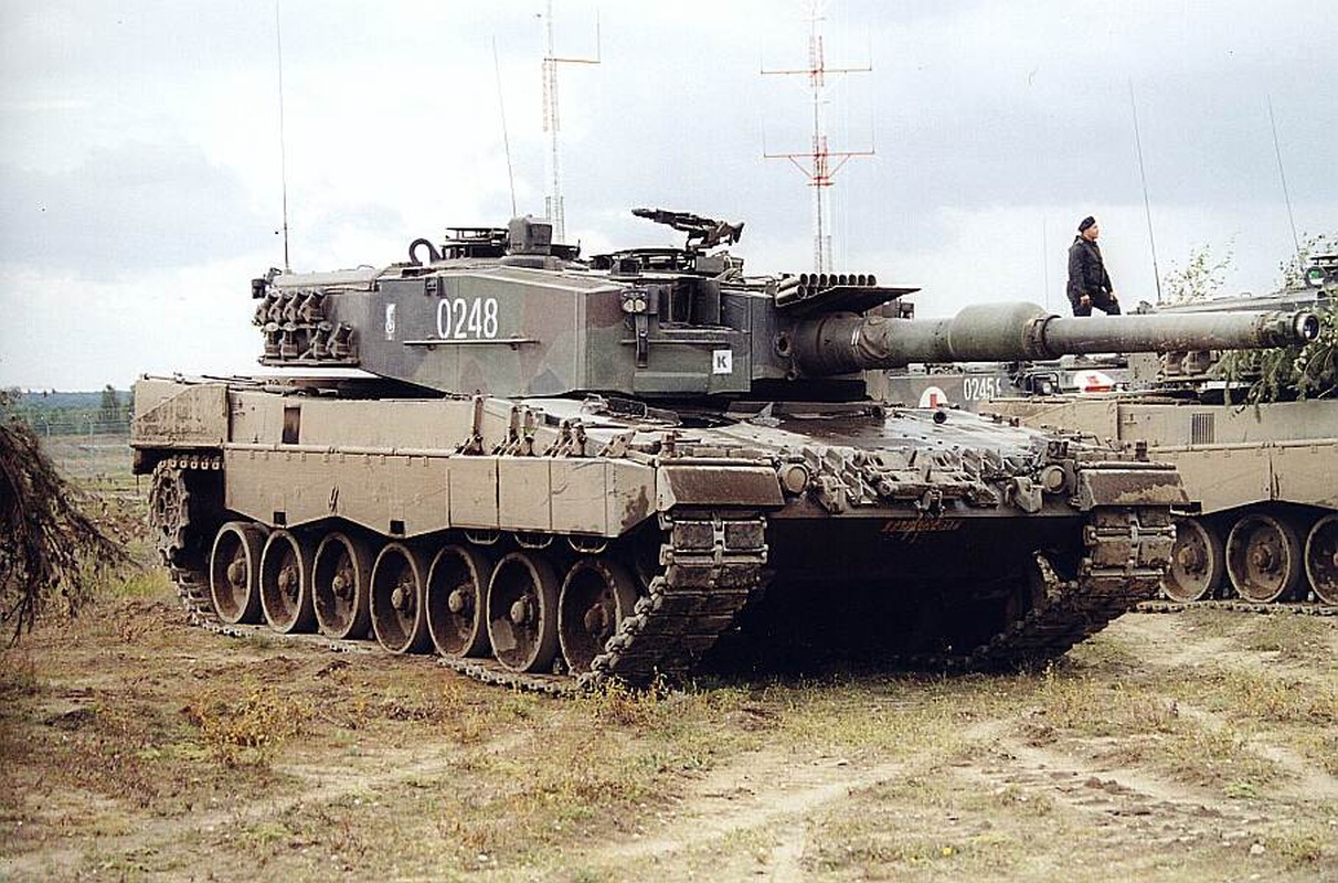 Xe tang Leopard 2PL co giup Ba Lan cu noi Armata Nga?-Hinh-4