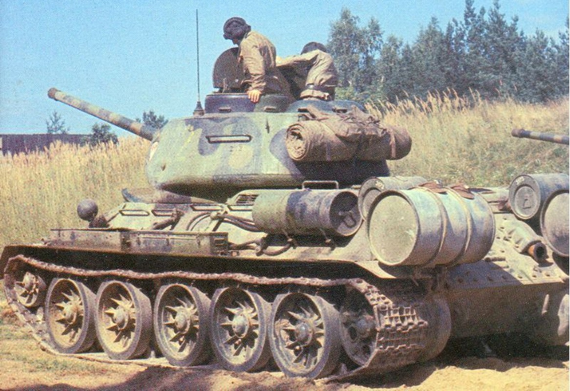 Kinh ngac: “Bo lao” T-34-85 van tham chien o Syria-Hinh-11