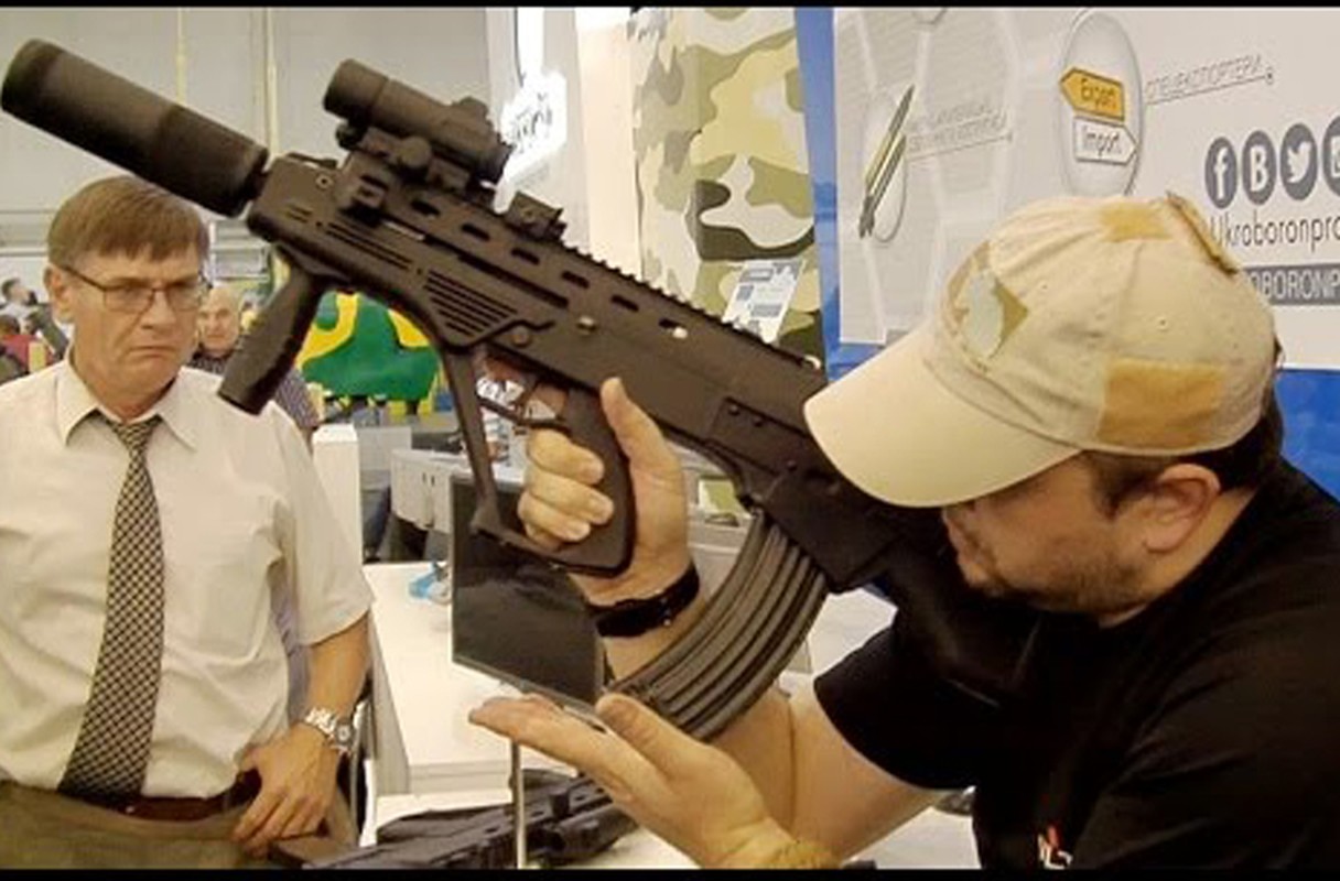 Ukraine tham vong thay the AK-74M bang sung truong Malyuk-Hinh-8