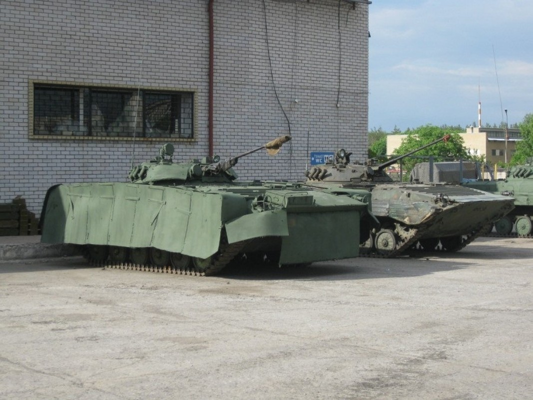 “Dau tim” voi xe chien dau bo binh BMP-2 nang cap cua Ukraine