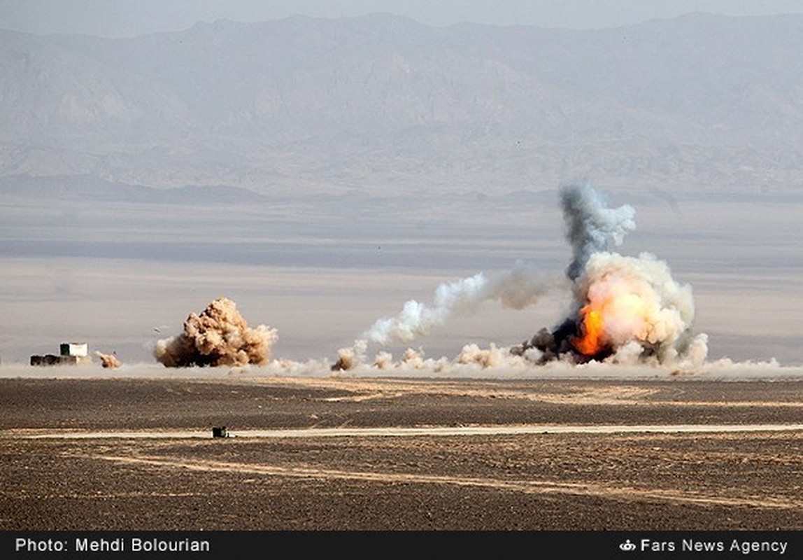 Hai hung canh may bay chien dau Iran “vui dap” ke dich-Hinh-14