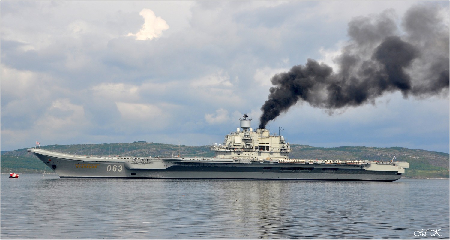 Tau san bay Kuznetsov xa khoi mu troi, phuong Tay ha he-Hinh-3