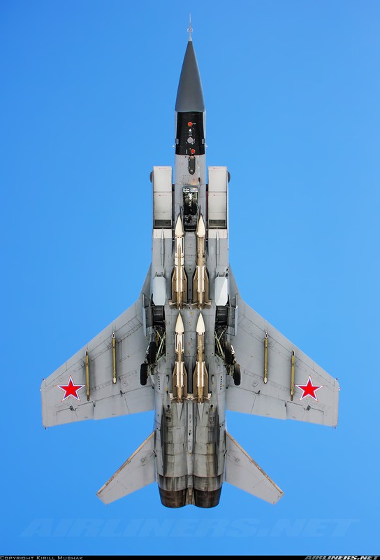 Tiem kich MiG-31 da toi Syria, “radar bay” My-NATO coi chung-Hinh-16
