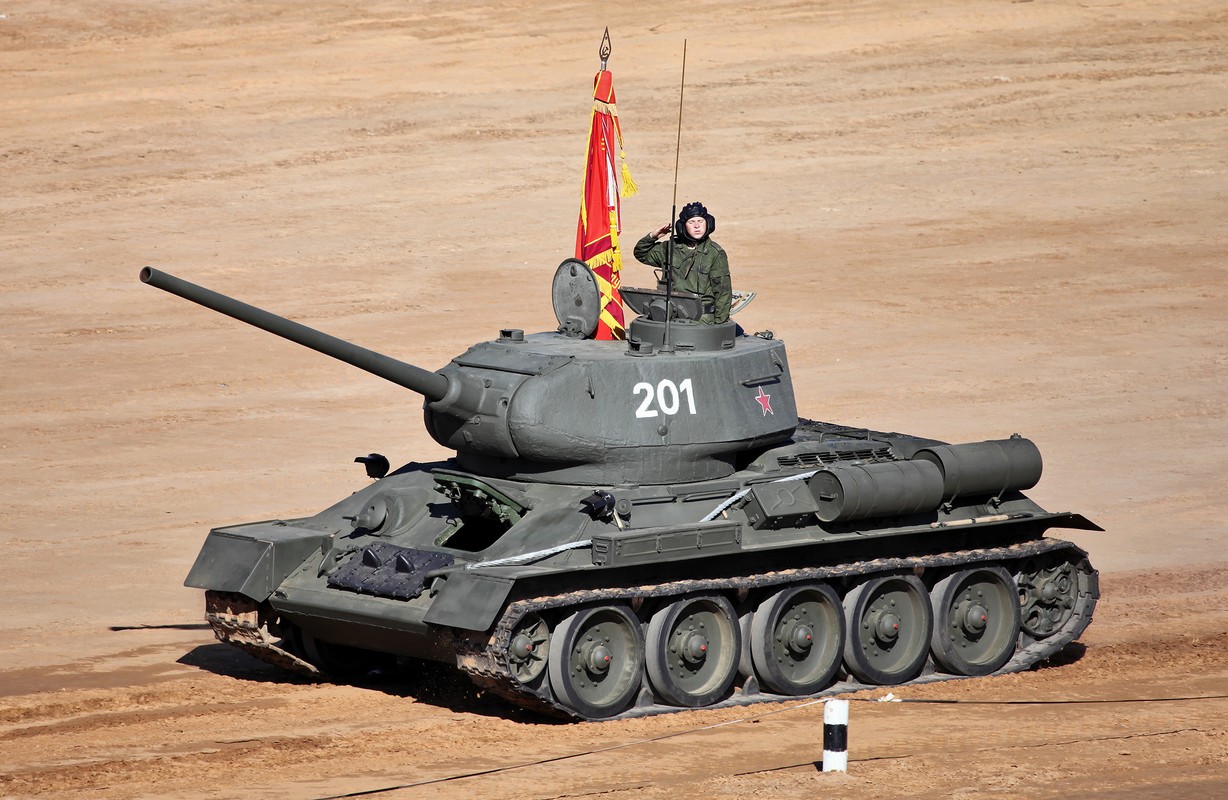 Kho do canh xe tang T-34-85 tac chien o Yemen-Hinh-8