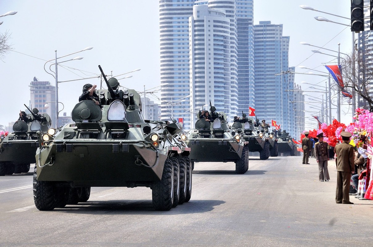 Tram tro phien ban “taxi” BTR-80 do Trieu Tien tu san xuat-Hinh-2