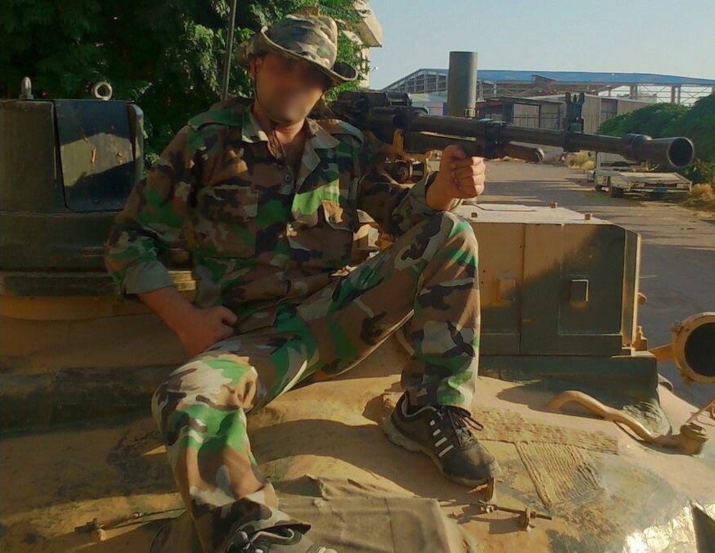 Kinh ngac mau xe tang T-82S cua Quan doi Syria-Hinh-4