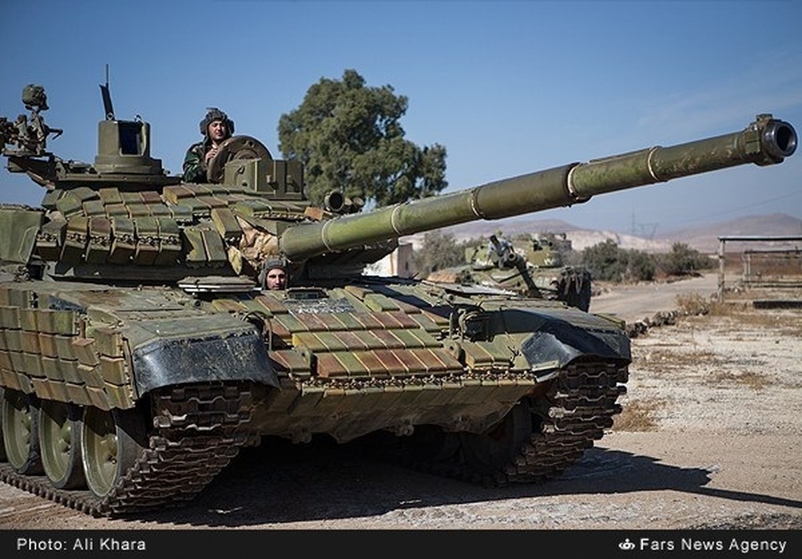 Kinh ngac mau xe tang T-82S cua Quan doi Syria