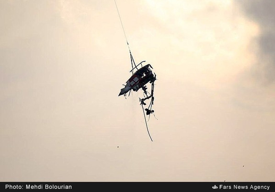 Muc kich truc thang Mi-17 Iran cau xac may bay roi-Hinh-10