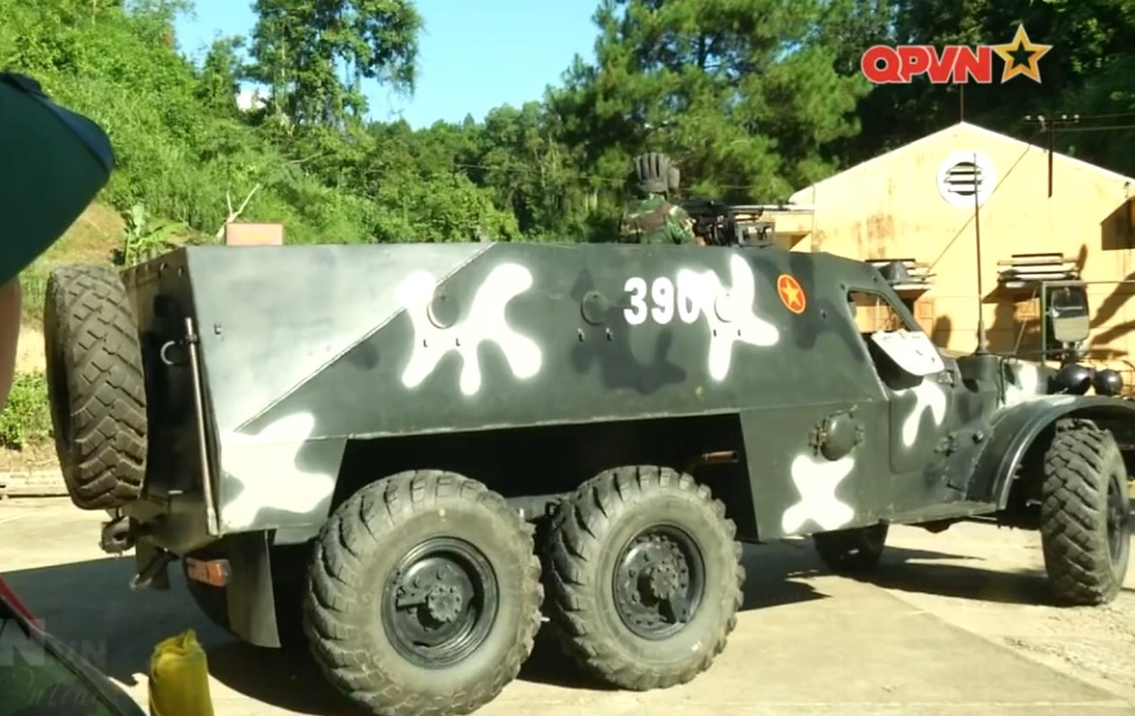 Vu khi dang gom tren “taxi chien truong” BTR-152 cua Viet Nam-Hinh-2