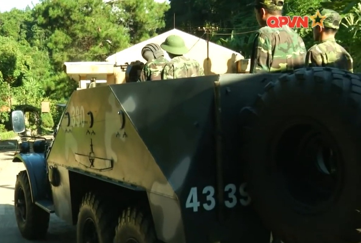 Vu khi dang gom tren “taxi chien truong” BTR-152 cua Viet Nam-Hinh-4