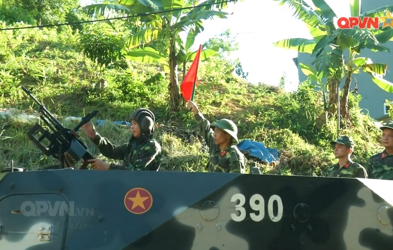 Vu khi dang gom tren “taxi chien truong” BTR-152 cua Viet Nam-Hinh-9