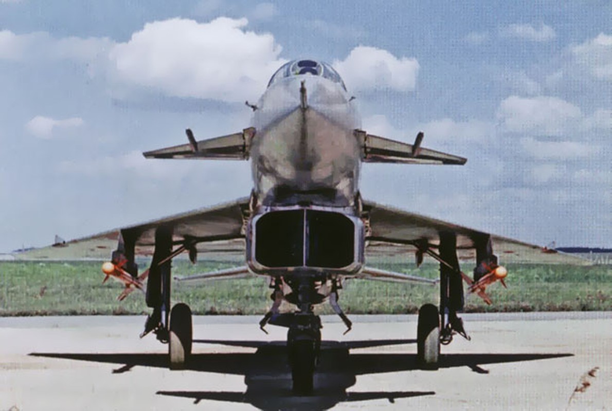 Giat nay minh hinh dang tiem kich MiG E-8 Lien Xo-Hinh-13