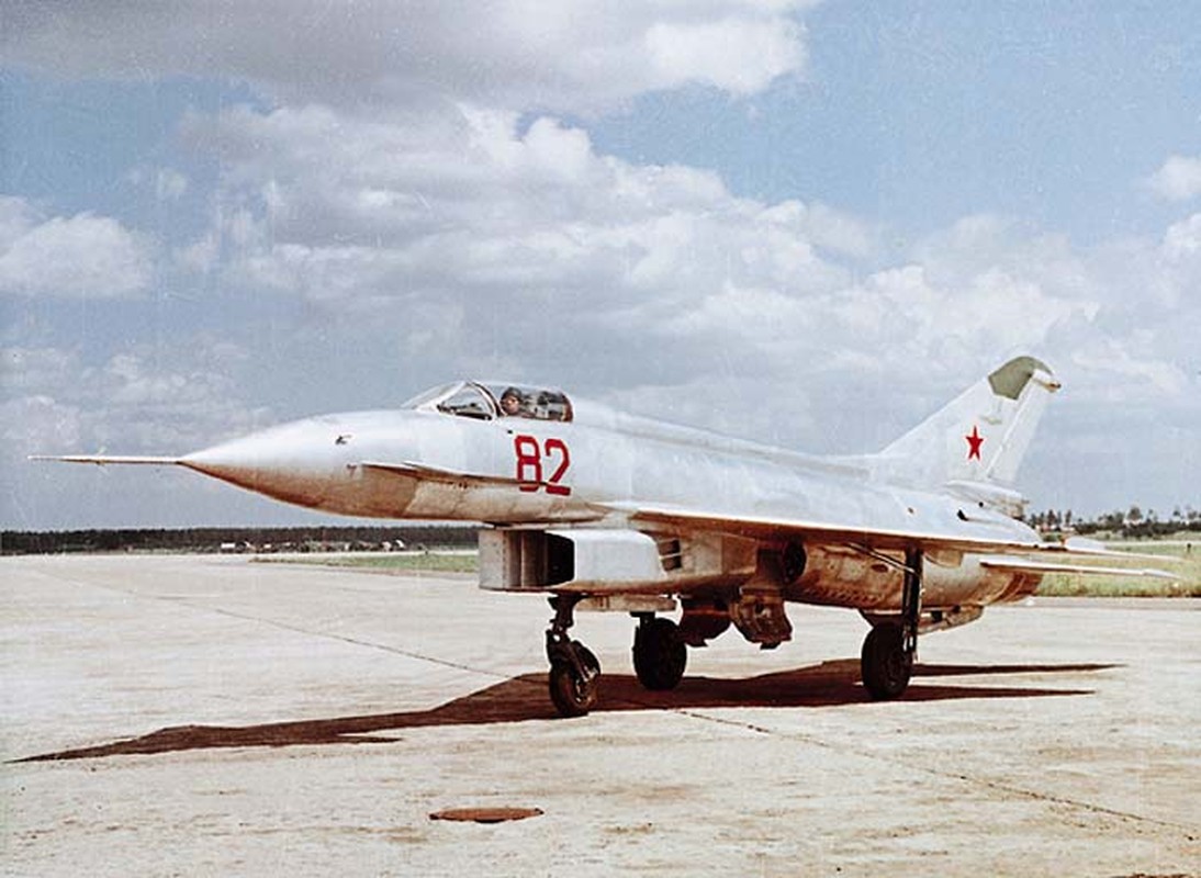 Giat nay minh hinh dang tiem kich MiG E-8 Lien Xo-Hinh-4