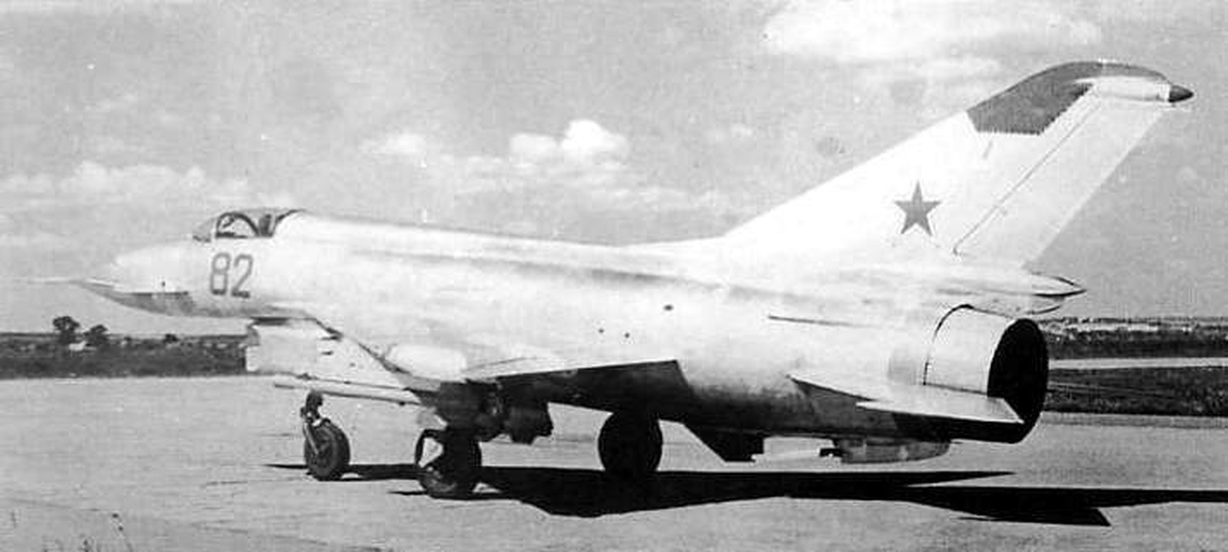 Giat nay minh hinh dang tiem kich MiG E-8 Lien Xo-Hinh-5