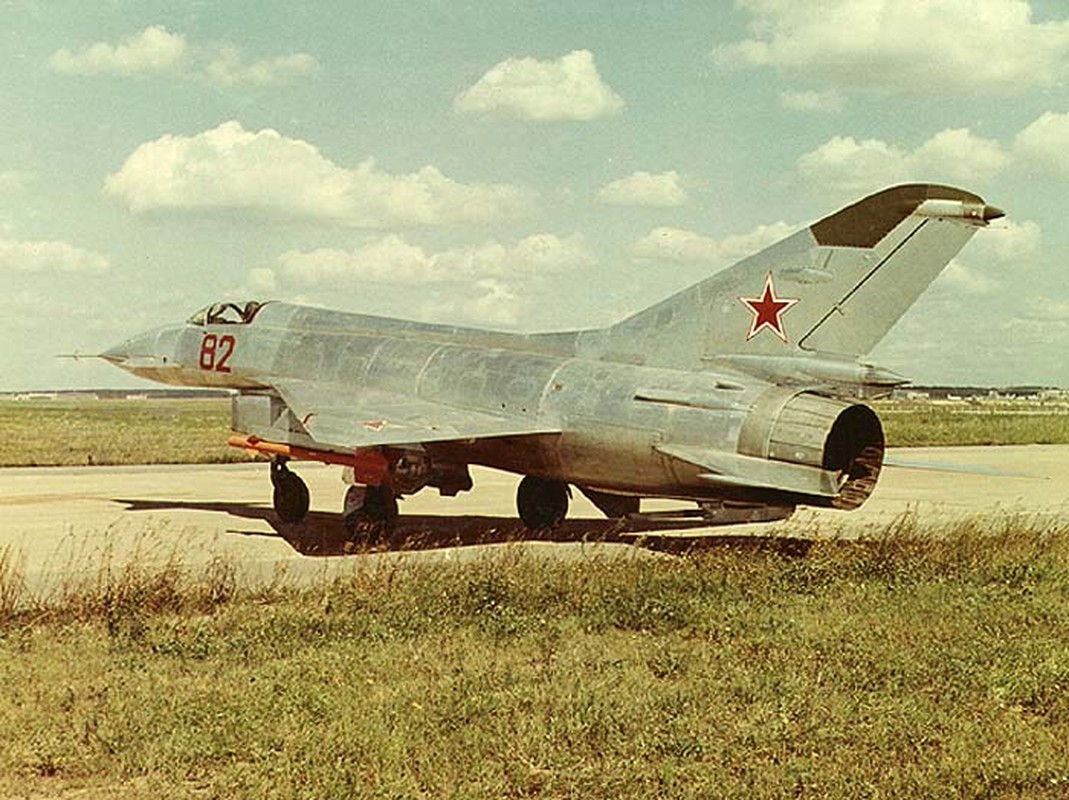 Giat nay minh hinh dang tiem kich MiG E-8 Lien Xo-Hinh-8