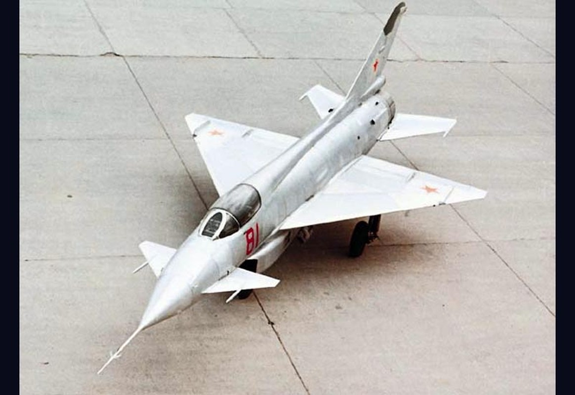 Giat nay minh hinh dang tiem kich MiG E-8 Lien Xo-Hinh-9