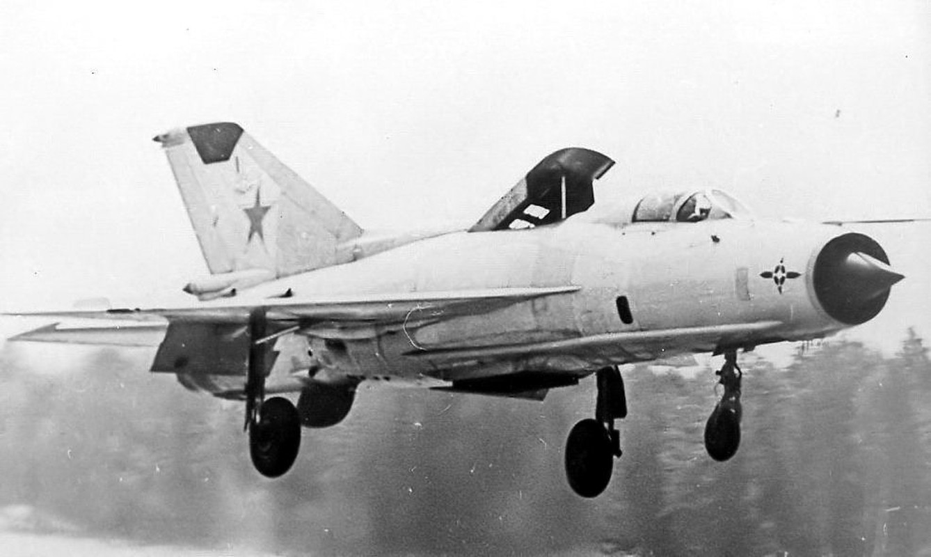 Khong the tin noi phien ban MiG-21 ha canh nhu…truc thang