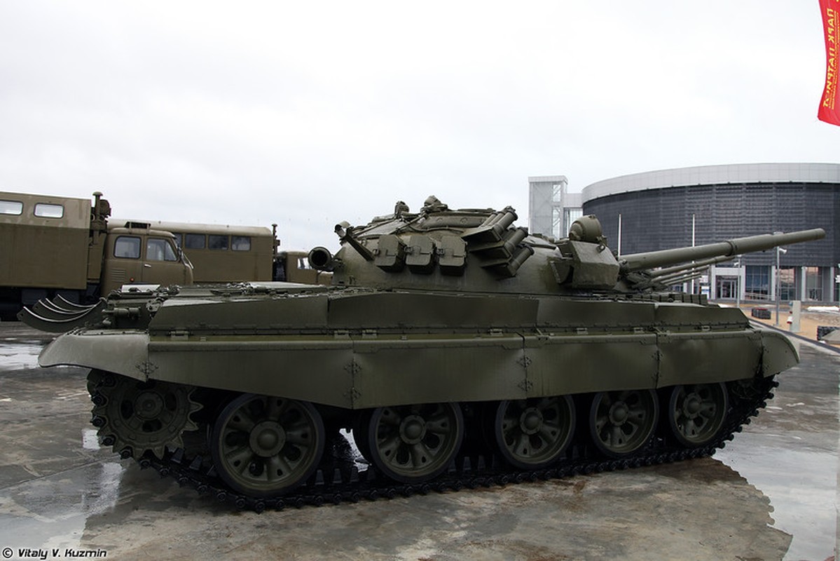 Khoanh khac xe tang T-62M bi xe xac o Syria-Hinh-11