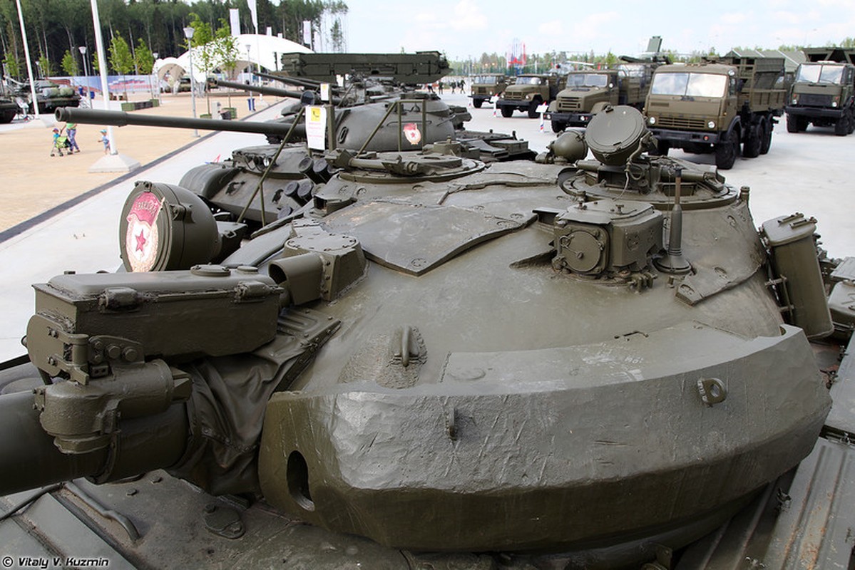 Khoanh khac xe tang T-62M bi xe xac o Syria-Hinh-9