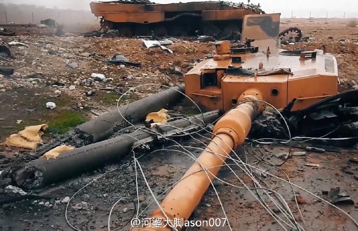 Kinh di canh xe tang Leopard 2A4 bi “xe nat” o Syria