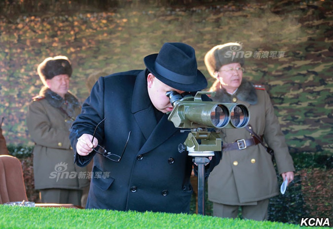 Muc kich ong Kim Jong-un chi dao xe tang vuot song bang-Hinh-7