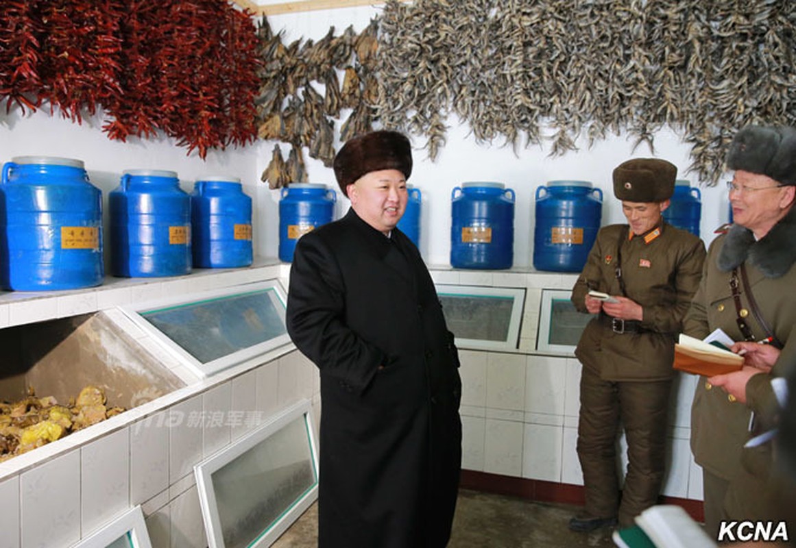 Muc kich ong Kim Jong-un chi dao xe tang vuot song bang-Hinh-8