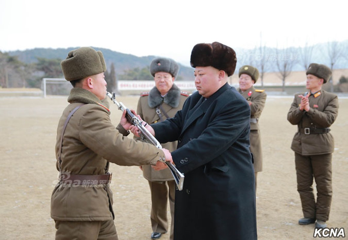 Muc kich ong Kim Jong-un chi dao xe tang vuot song bang-Hinh-9