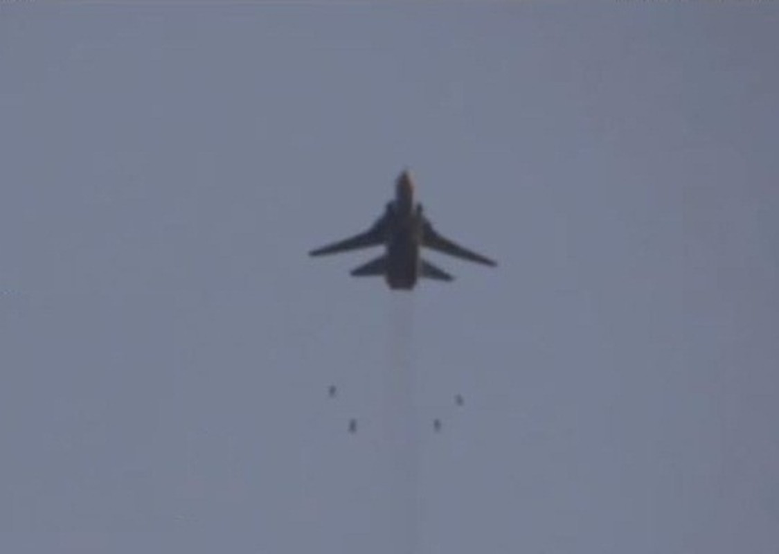 Tiet lo “soc”: Syria dang co tiem kich-bom Su-24M2-Hinh-6