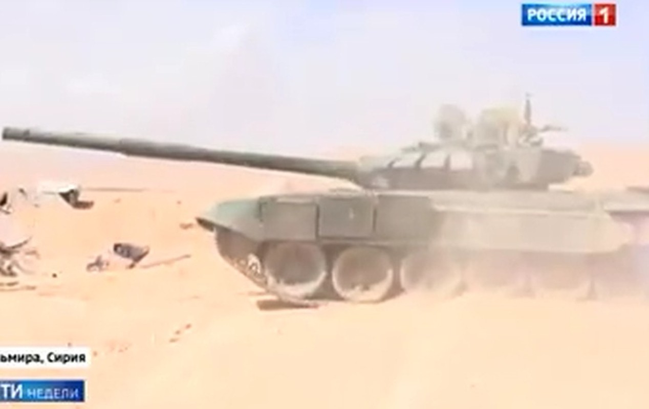 Kinh ngac: Xe tang T-72B3 bat ngo tham chien o Palmyra, Syria