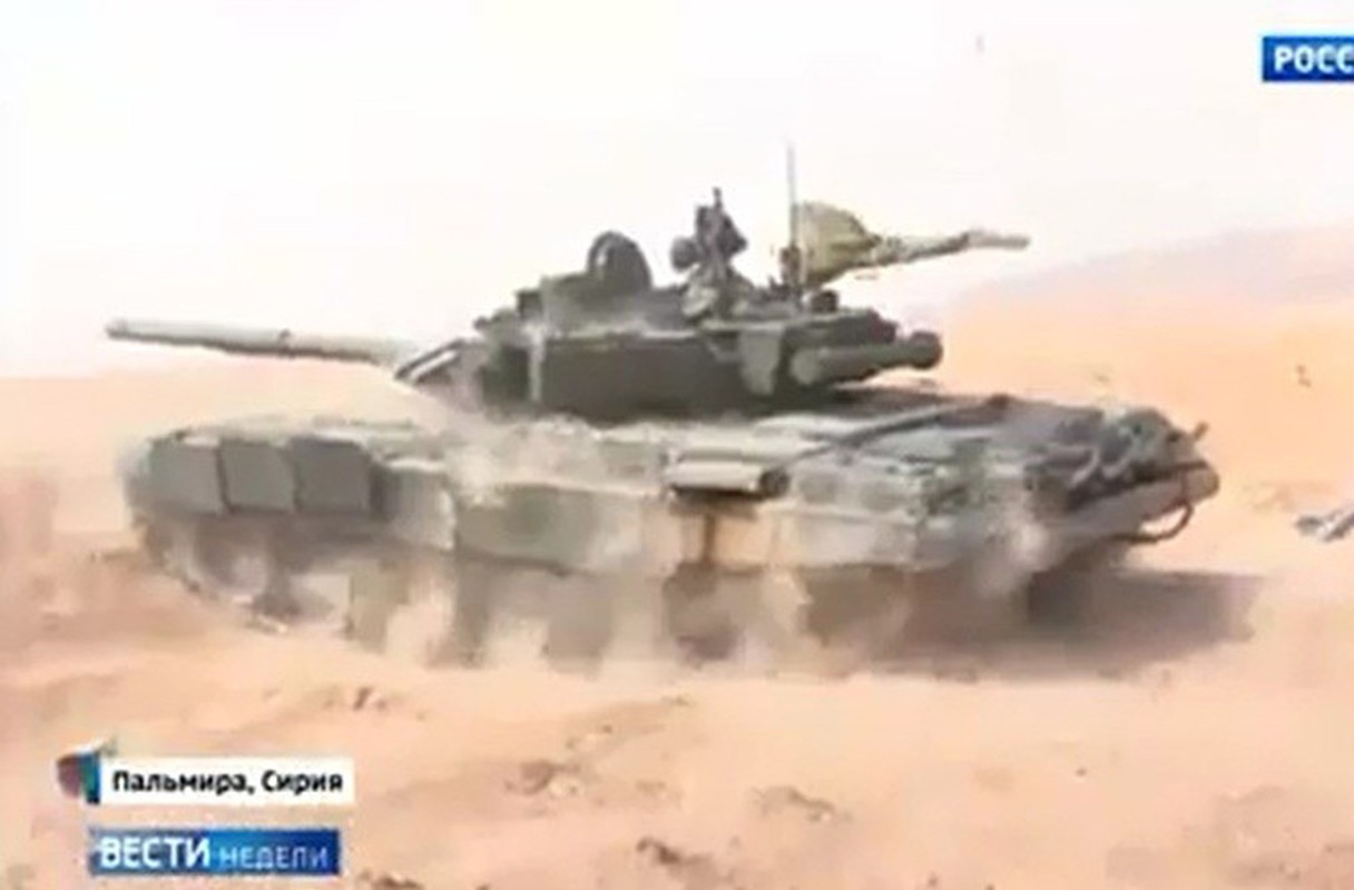 Ghe ron canh xe tang T-72 bi xe nat o Syria-Hinh-2