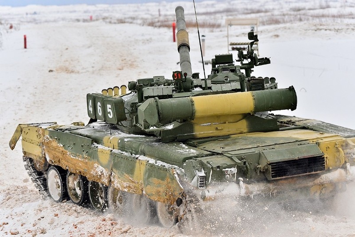 Muc kich xe tang T-80U tap tran bao ve Moscow-Hinh-7