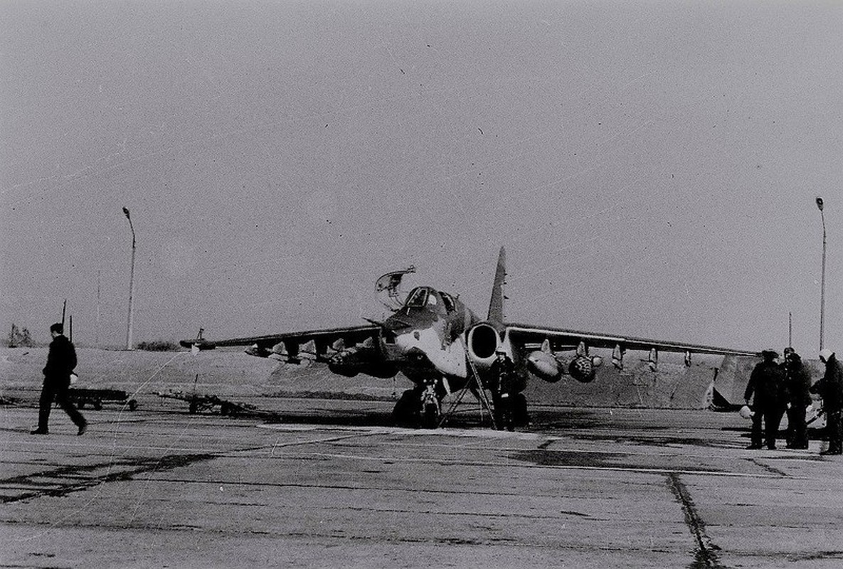 Hinh anh cuoi cung cua cuong kich Su-25 trong bien che Khong quan Lien Xo-Hinh-10