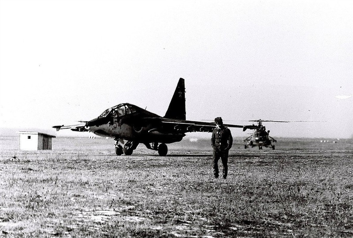 Hinh anh cuoi cung cua cuong kich Su-25 trong bien che Khong quan Lien Xo-Hinh-5