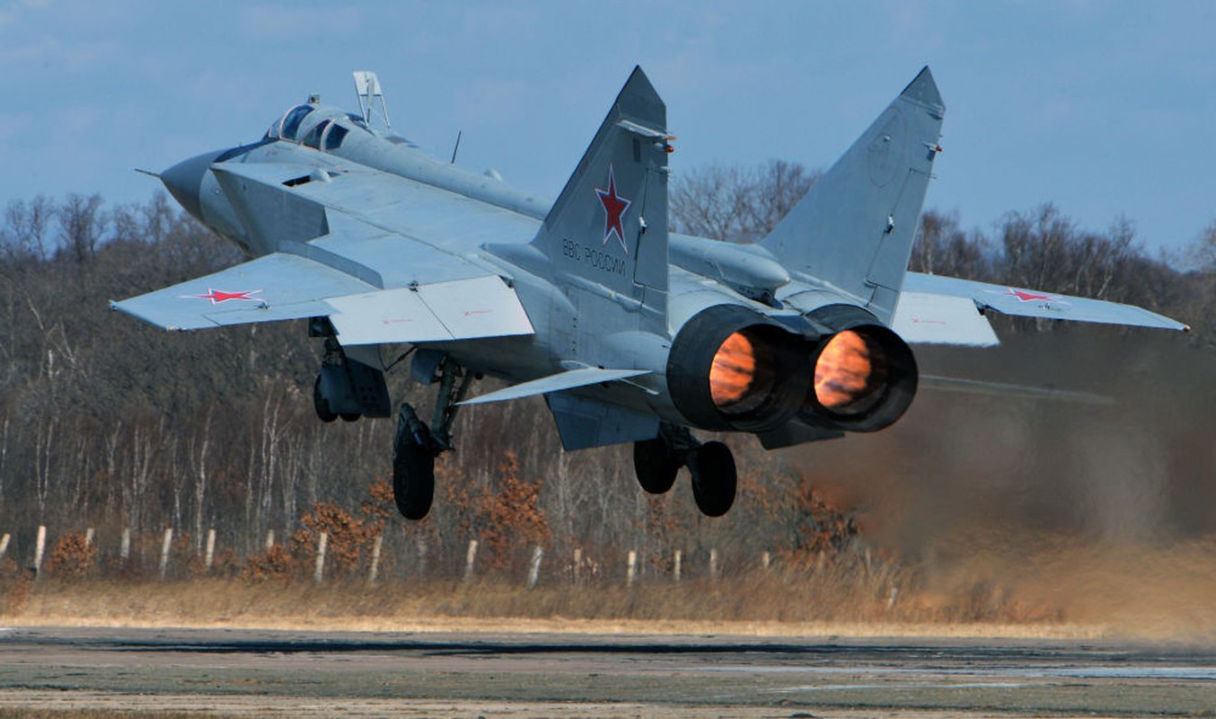 Theo doi tiem kich MiG-31 chuan bi vuot 2.200km danh chan-Hinh-12