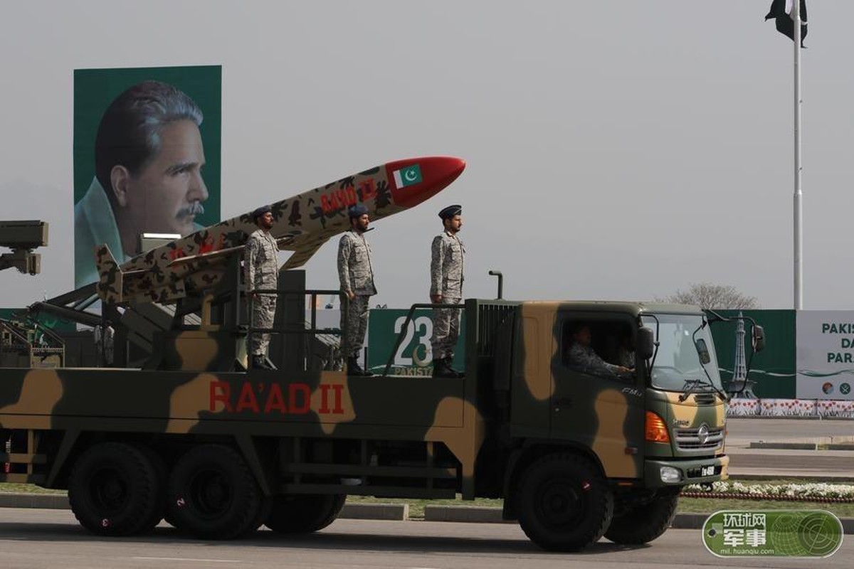 Soi loat vu khi “khung” Quan doi Pakistan dem ra duyet binh-Hinh-8