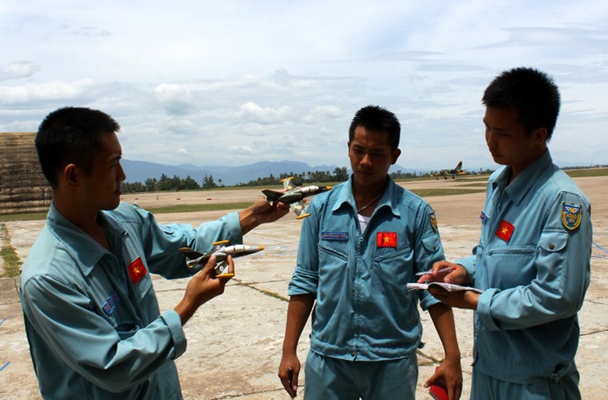 Nong hoi: Viet Nam quyet dinh mua may bay Yak-130-Hinh-2