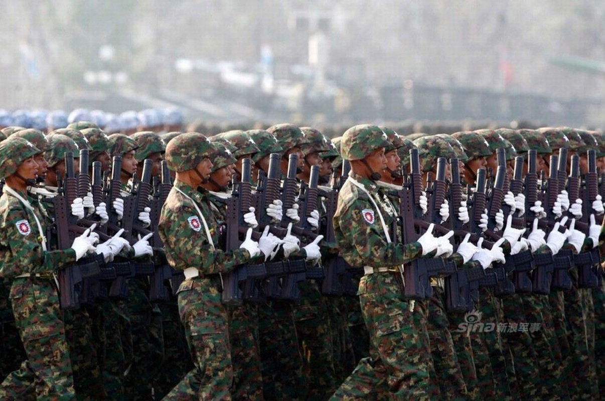 Giat minh dan vu khi “khung” Quan doi Myanmar duyet binh-Hinh-10