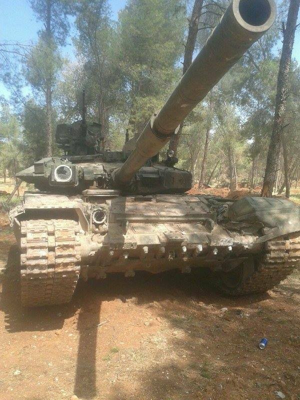 Phat hoang: Phien quan Syria dung xe tang T-90 danh tra-Hinh-2