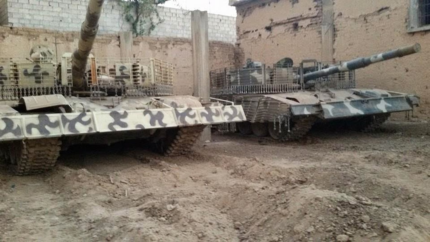 Xe tang T-72 Syria nang cap van khong chong noi RPG-29-Hinh-2