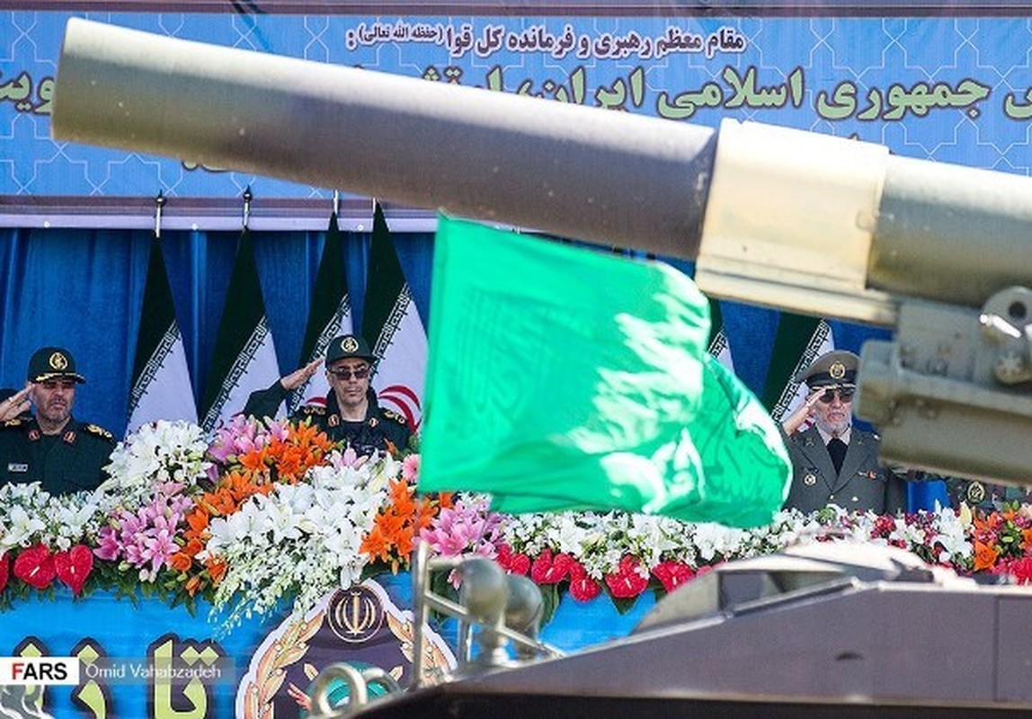 Muc kich Quan doi Iran duyet binh hoanh trang, khoe S-300PMU2-Hinh-4