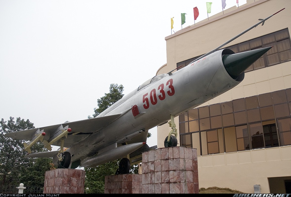 Bat ngo nhiem vu MiG-21 Viet Nam sau quyet dinh nghi huu