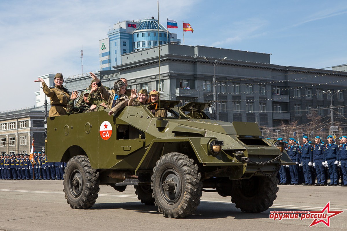 “Quai thu” SU-152 bat ngo tai xuat trong duyet binh o Nga-Hinh-14