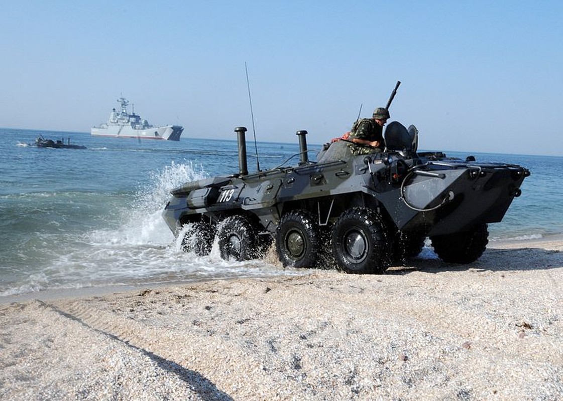 Kinh di: Xe thiet giap BTR-80 Nga bi ban bay thap phao-Hinh-6