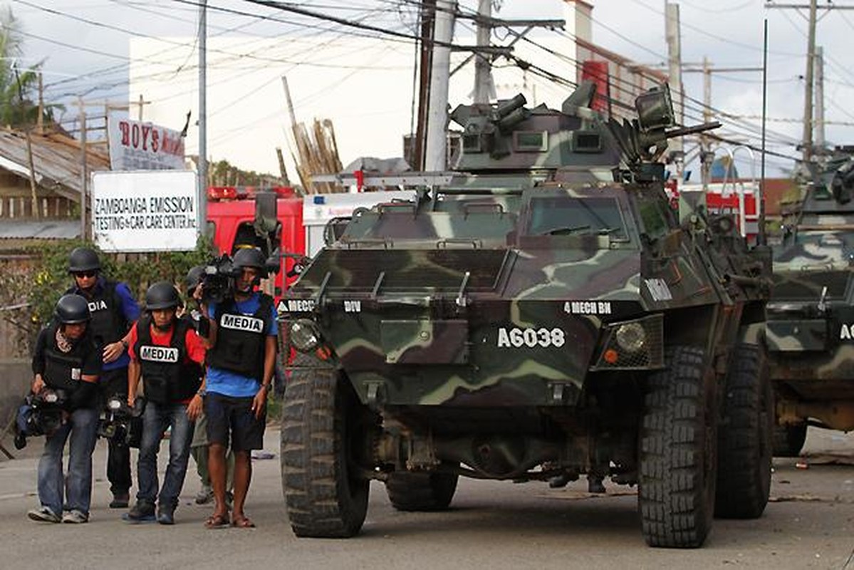 Quan doi Philippines co danh bai duoc khung bo, tai chiem Marawi?-Hinh-10