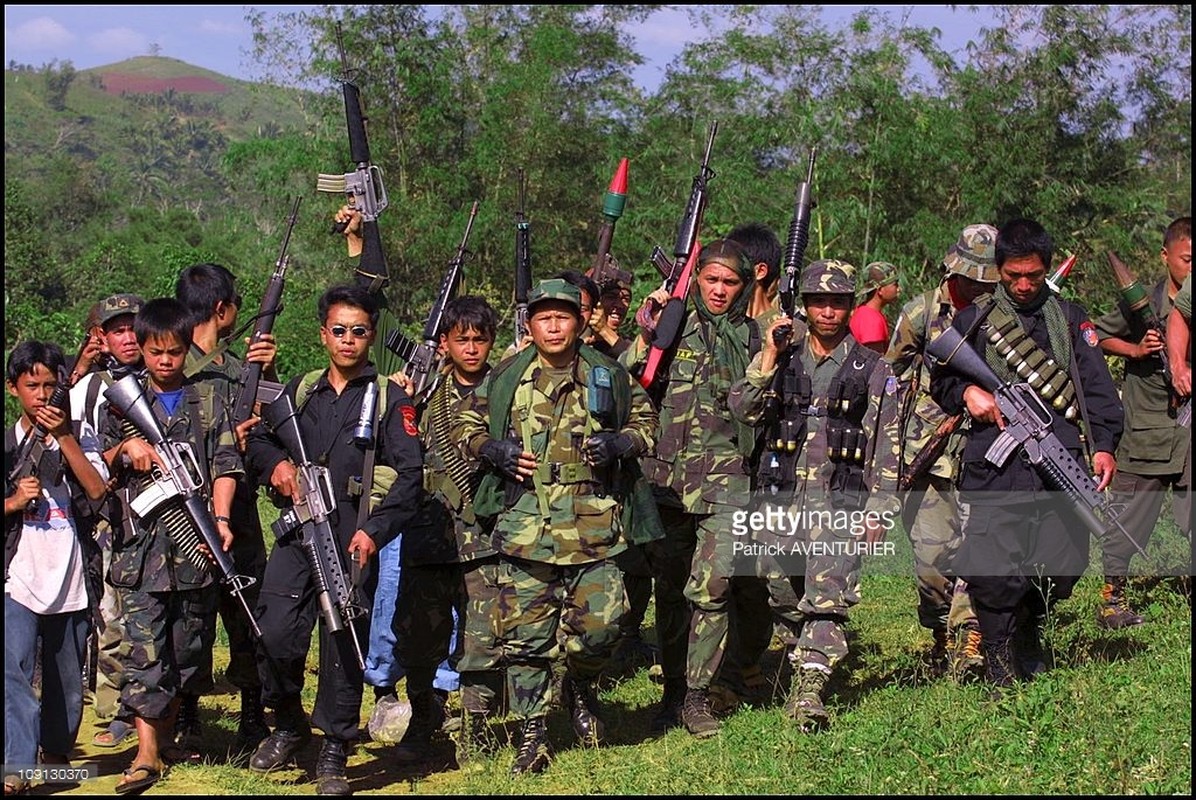 Quan doi Philippines co danh bai duoc khung bo, tai chiem Marawi?