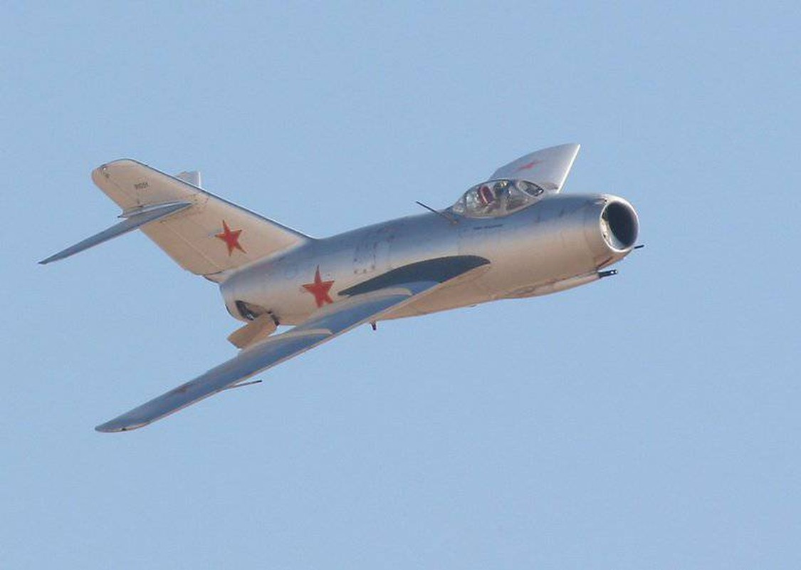 Kinh ngac: Trieu Tien dinh dung MiG-15 danh…tau san bay-Hinh-7